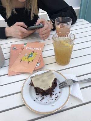 Vegan Cake at Omas Teekanne in Graz