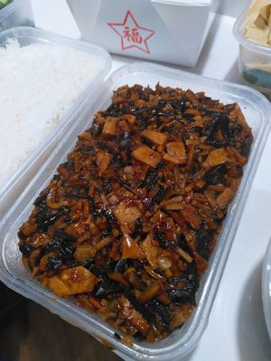 "Fish" lettuce wrap filling at Wawin Vegan Chinese in York