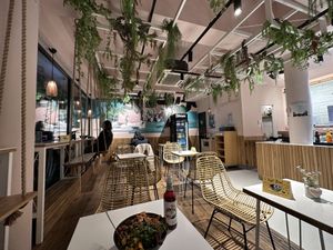 They even have swings at the windows #Veganuary at MALOA Poke Bowl in Dortmund