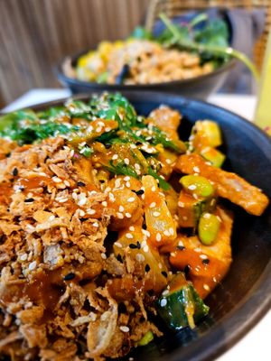 No Chicken, Chicken Bowl at MALOA Poke Bowl in Dortmund