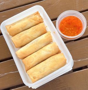 Vegetable spring rolls with sweet chilli sauce 😋   at Ayers Wok in Yulara