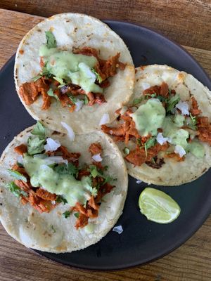 This place is one of the best vegan places in Oaxaca,the food is great and cheap, i went with my couple and we order tacos, enmoladas, french fries and bbq cauliflower wings 10/10  at Los Muchitos Comida Vegana in Oaxaca