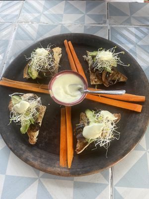 The sauce was soooo yummy tapitas champiñones   at Los Muchitos Comida Vegana in Oaxaca