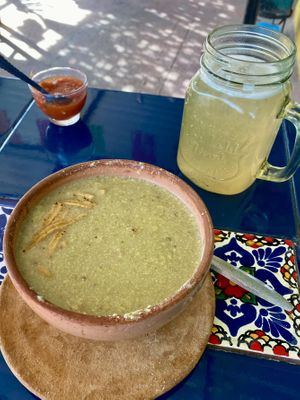 Soupe et boisson du menu du jour à 90 pesos   at Los Muchitos Comida Vegana in Oaxaca