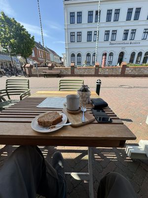Karottenkuchen & Americano  at SLEEBOOM in Borkum