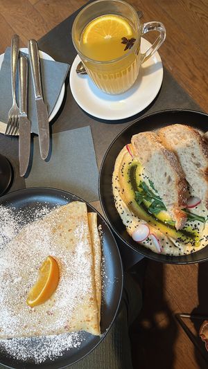 Punsch& Hummus mit Dinkelbrot   at Goodways Coffee in Radolfzell