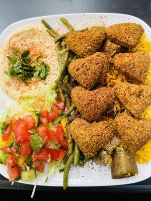 Vegan falafel plate at L'Olivier in Gottingen