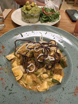 Zen Tempeh: tempeh & flavour = delicious. Rice noodles = gluggy, stuck together, hard to eat. Rumi’s Dream: literally rice & avo = bland, boring    at Avocado in Athens