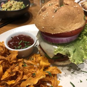 Avocado’s Burger at Avocado in Athens