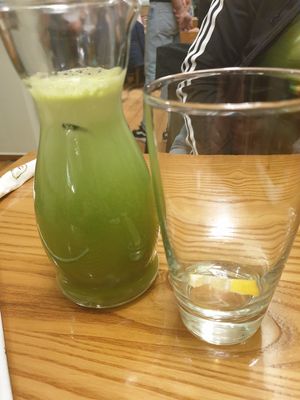 Grüner saft at Avocado in Athens