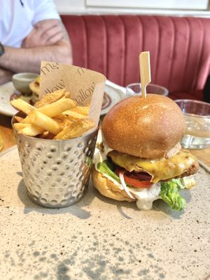 Vegan chicken burger 10/10  at Mallow - Borough Market in South East London