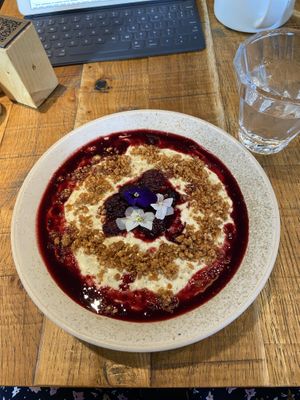 blackberry porridge   at Mallow - Borough Market in South East London
