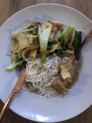 Lemongrass-Tofu, rice noodles, peanut sauce  (extra veggies + ~3-4€) TO GO #Veganuary at Hanoi Vietnamese Soulfood in Stuttgart