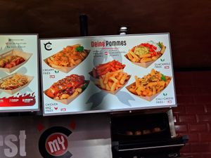 Es gibt auch Pommes mit veganen Toppings at MyCurrywurst  in Heidelberg