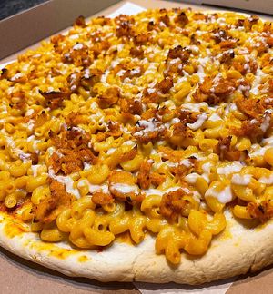 Buffalo Mac Pizza at Freakin' Vegan in Cliffside Park