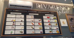 Many vegan flavours including pistachio, Baci (chocolate & hazelnut) and various fruity ones at Rivareno Catedral in Mallorca