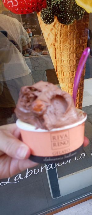 Bacio, pistachio, passion fruit at Rivareno Catedral in Mallorca