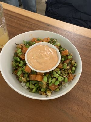 The Vegan Original with vegan Sriracha Mayo, medium size    at Poké Perfect in Leiden