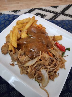 Chicken chow mein, satay sauce, salt and pepper chips at Wawin Vegan Chinese in Salford