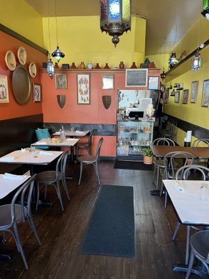 Welcome  at Grape Leaves in Oak Park