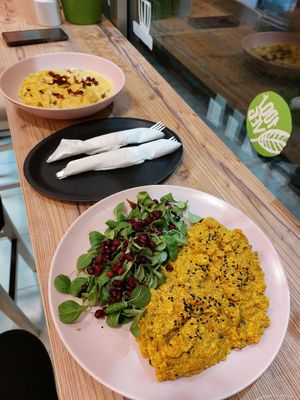 Vegan Carbonara and Tofu Scramble #Veganuary at Bio Vita Vegan Bistro in Belgrade