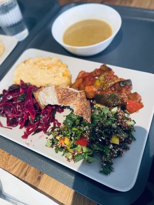 4 dish platees  at En Deli Haga in Gothenburg