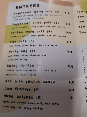 Curry puffs and corn fritters are vegan at Kaow Thai in Warwick