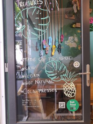 Door with me in the background hehe at Rio Juice - Calea Victoriei in Bucharest