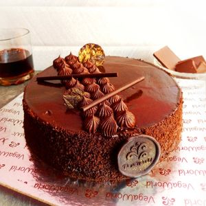 Gourmet Vegan Chocolate truffle cake 🍫🎂💚👩🏽‍🍳 at VegaWorld in Kolkata