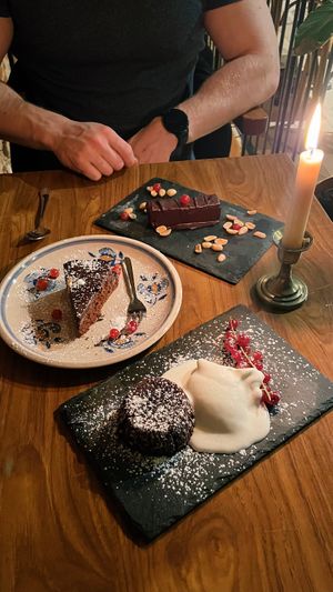 Snickers, oreotaart, moelleux  at Oh!MA in Bruges