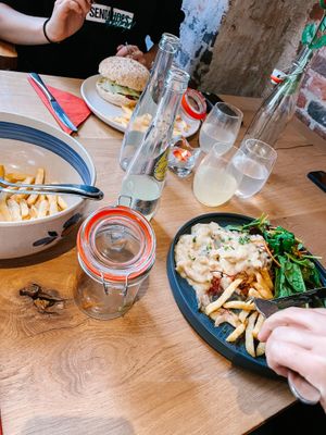 Vol-au-vegan en vanachter de burger at Oh!MA in Bruges