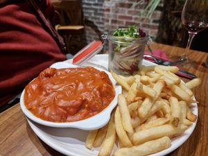 Balls in tomato sauce at Oh!MA in Bruges