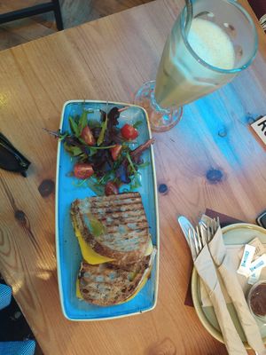 Cheese and caramelised onion toast 🍞 at kave in West London