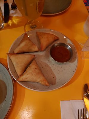 Samosas with sauce at CHERI COCO in Quebec