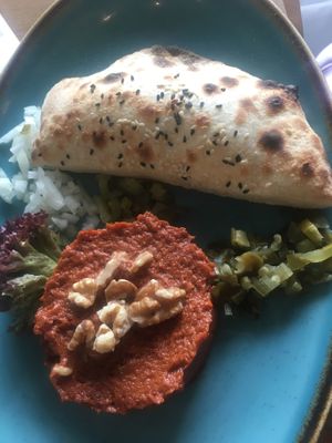 Vegan pita and sauce at URBAN's Lounge Restaurant in Vienna