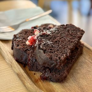 Schokoladenrührkuchen mit Fruchtmarmelade  at Für Elise Kaffeebar in Bremen