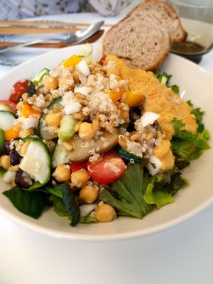 quinoa hummus salad at Sunny Bowl in Seoul