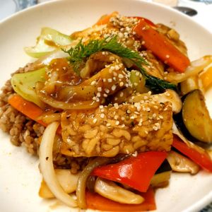 Tempeh and veggies on rice 😋 at Sunny Bowl in Seoul