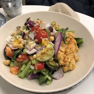 Quinoa salad at Sunny Bowl in Seoul