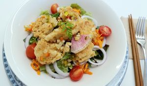 Soy chicken salad at Sunny Bowl in Seoul