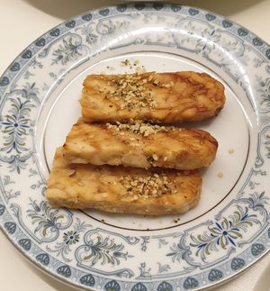 extra tempeh on the side is always great idea at Sunny Bowl in Seoul