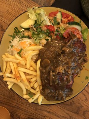 Veganes bifteki with pilz-krautersosse  at Elea Candia in Cologne