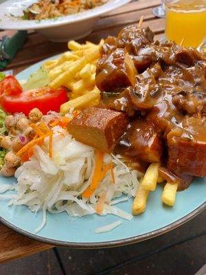 Veganer Souvlaki Teller at Elea Candia in Cologne