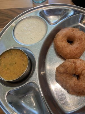 lentil donut and dippers   at Saravanaa Bhavan in Berlin