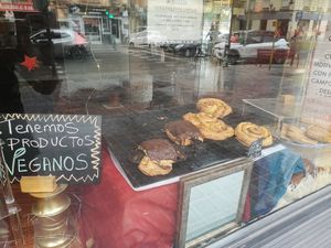 Napolitanas y caracolas at La Pastelería Llisó in Valencia