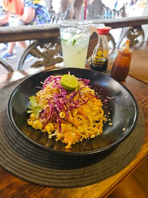 Phad Thai con tofu at Banh Mi in Guanajuato