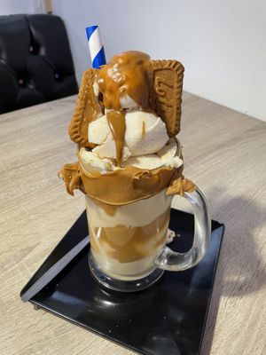Vegan biscoff milkshake  at Oatcakes & Milkshakes in Stone
