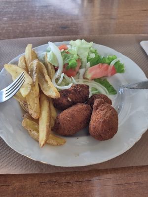 I already ate two croquetas, some fries and salad at Saspi in O Porrino