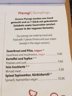The two vegan Pierogi flavours (spinach and mushrooms with sauerkraut) at 15 süße Minuten Café - Bistro in Vienna