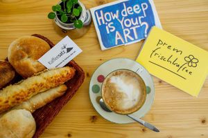 Wir haben vorwiegend vegetarische Backwaren, es sind aber auch ein paar vegane Leckerbissen dabei ❤️🌱 at Kaffeesatz in Vienna